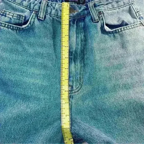 Nasty Gal Denim High Waisted Tapered Mom Jeans 6 Light Blue Wash - Picture 5 of 7